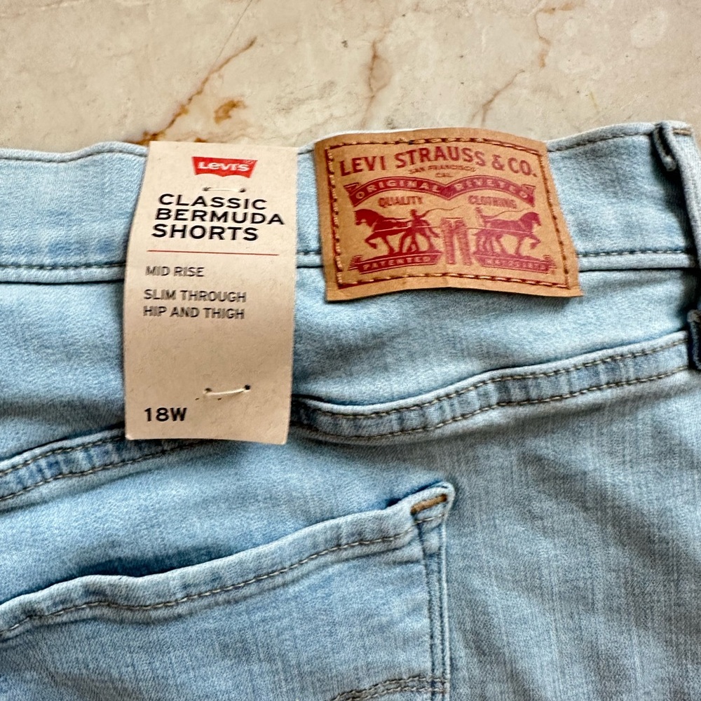 Levi's Light Blue Denim women's Bermuda Shorts - Picture 4 of 7